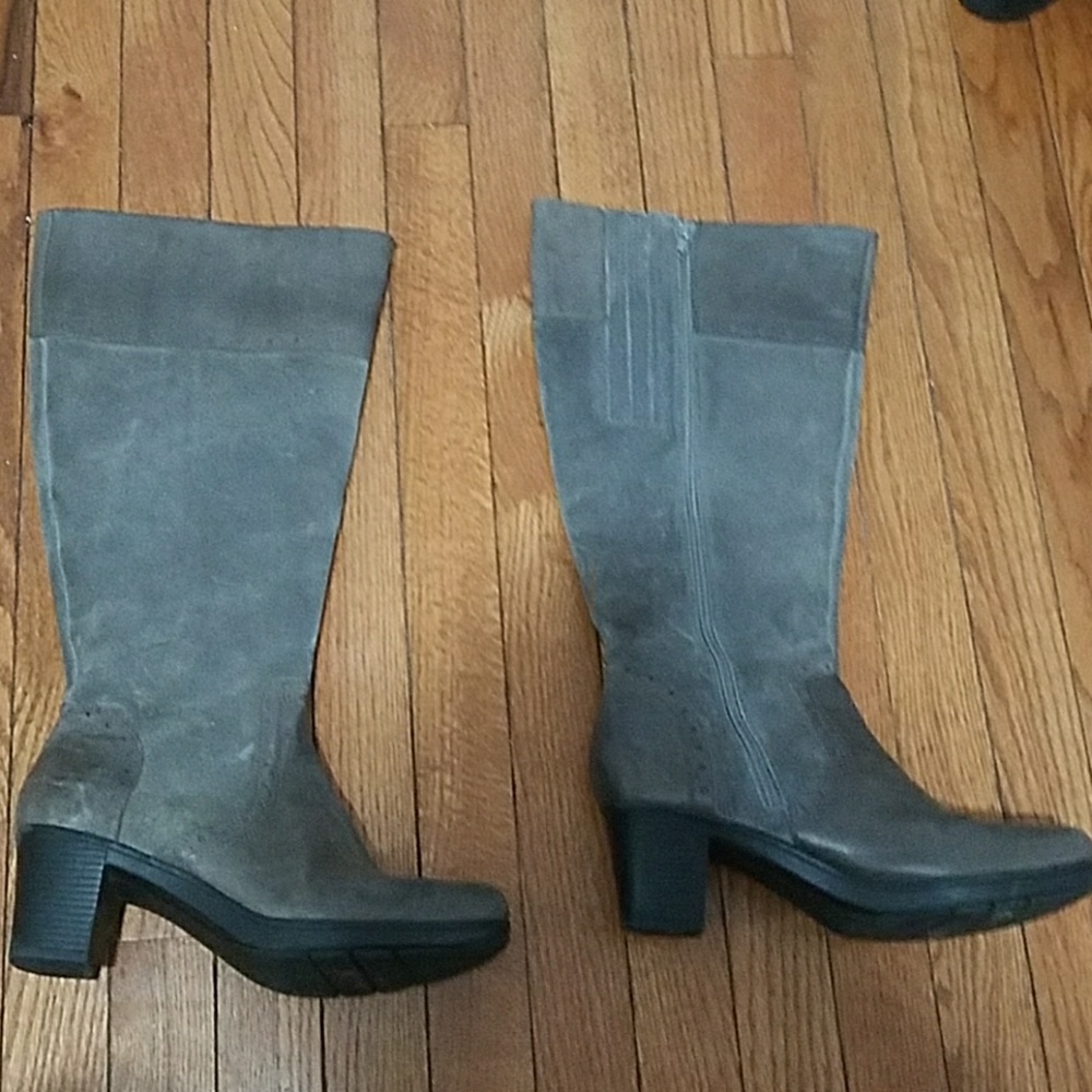 Clarks leather and suede grey boots